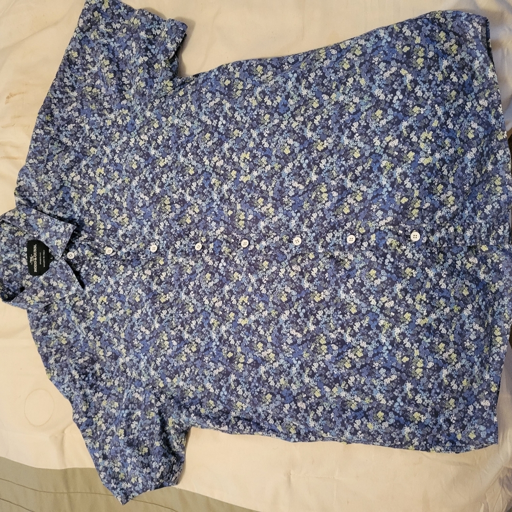 Short sleeve blue, white and green floral button down shirt. Sport fit.